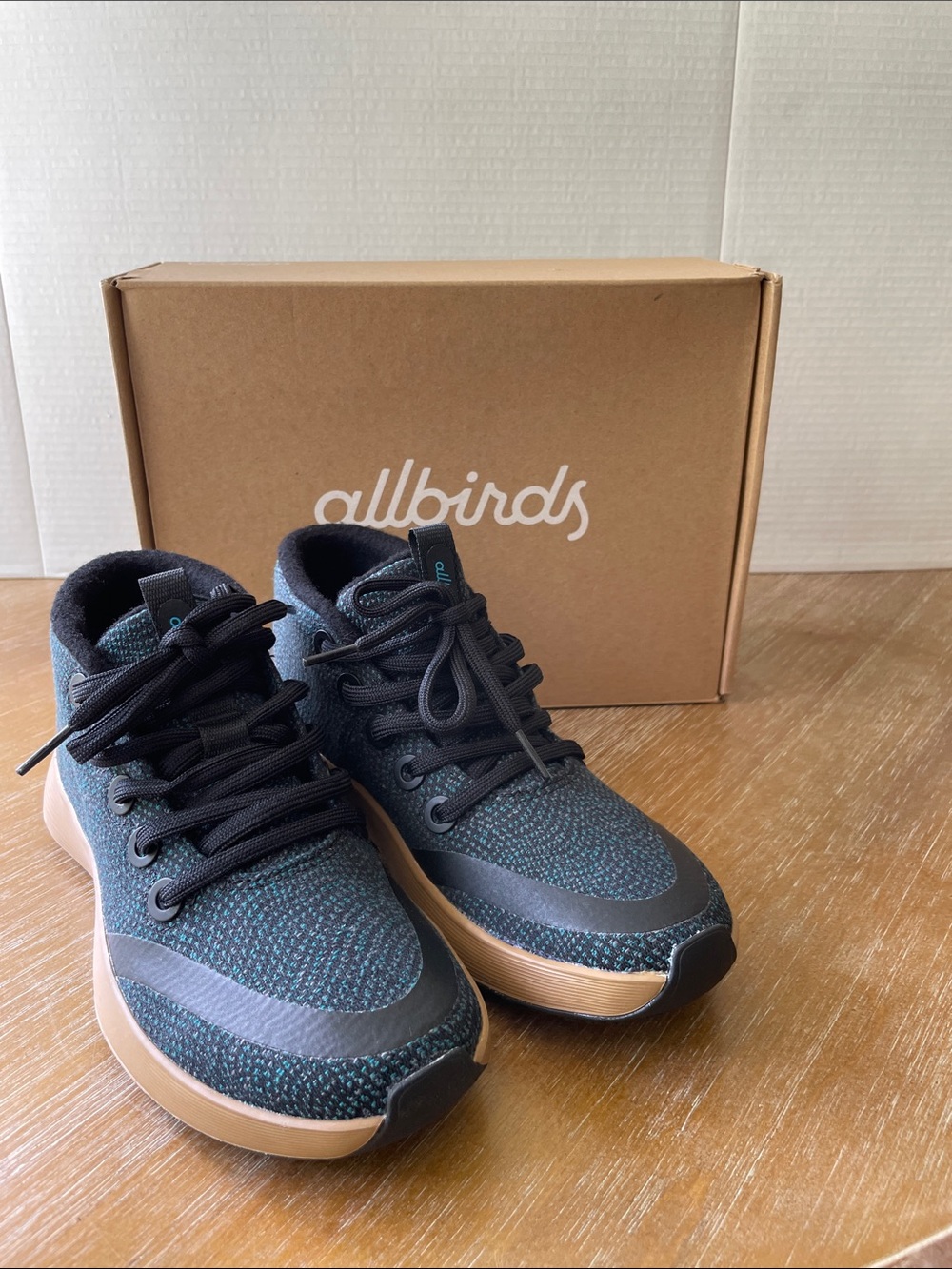 allbirds women’s Runner-Up Protect Waitomo in Black and Teal with Tan Trim
